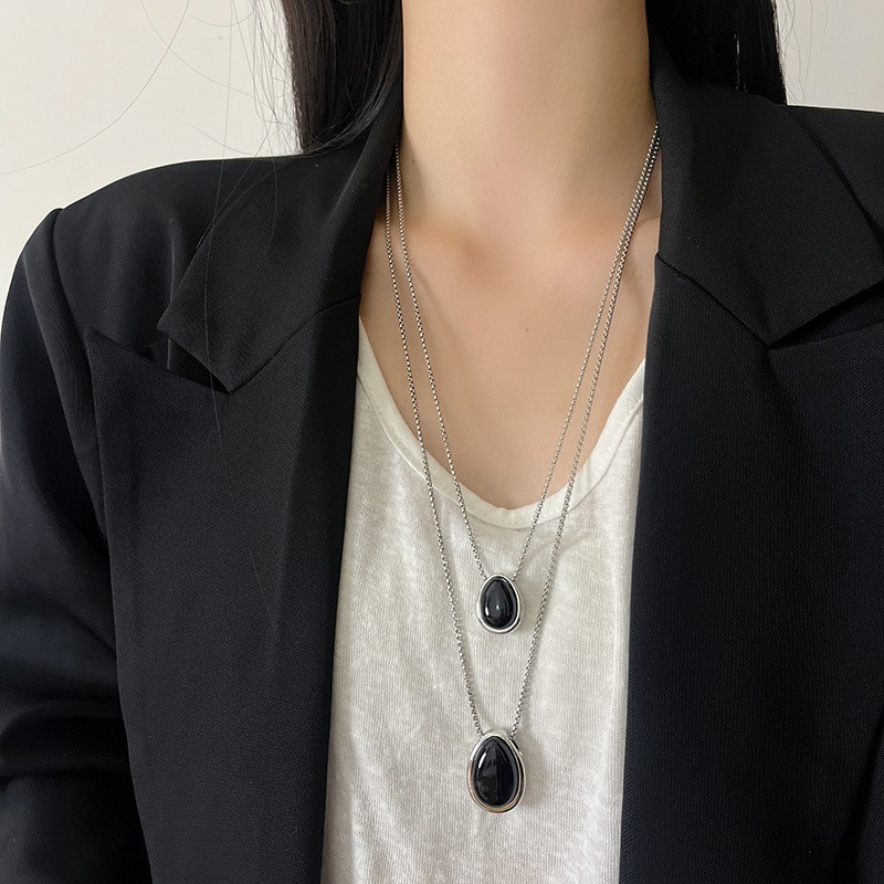 Luxury Minimalist Snake Bone Chain Teardrop Pendant Necklace