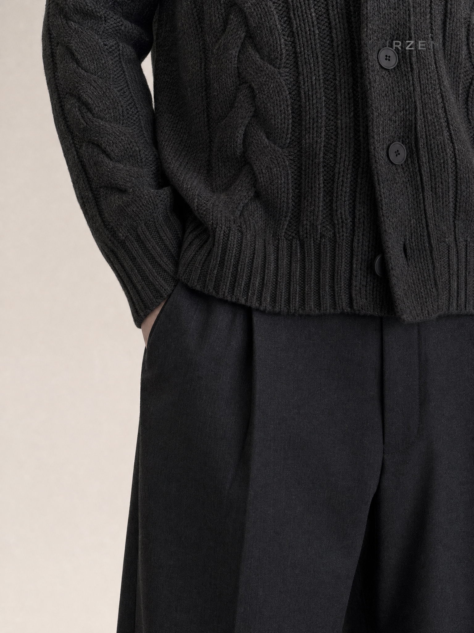 2025 Men’s Knitted Cable Cardigan with Turn-Down Collar detail