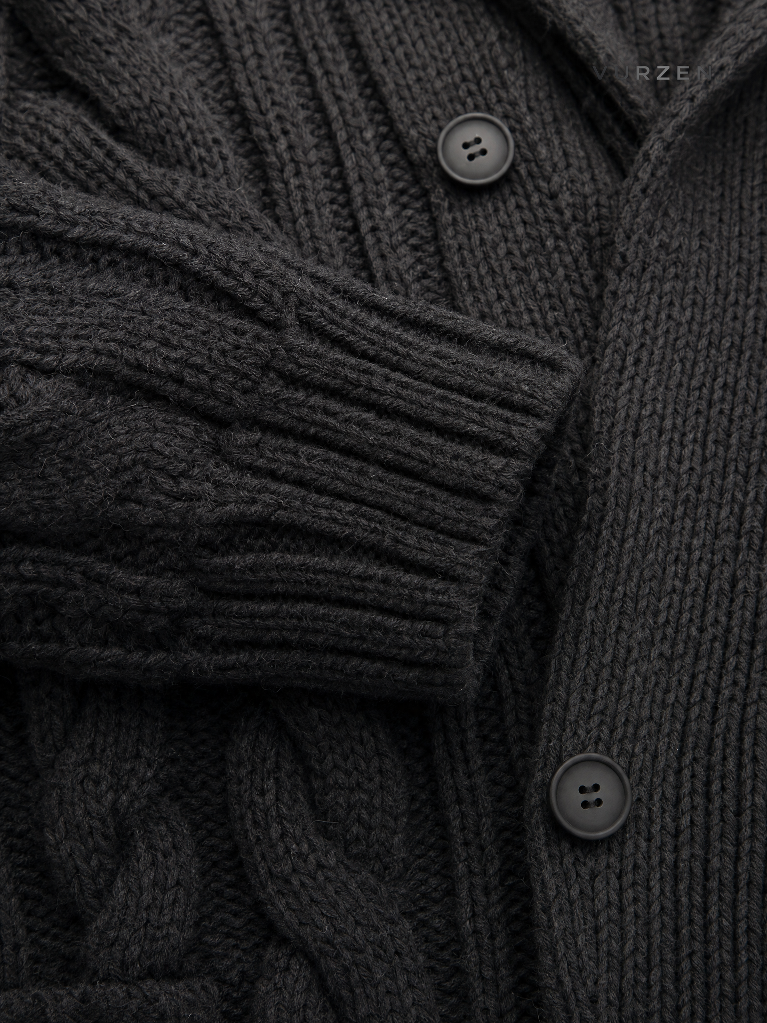2025 Men’s Knitted Cable Cardigan with Turn-Down Collar detail