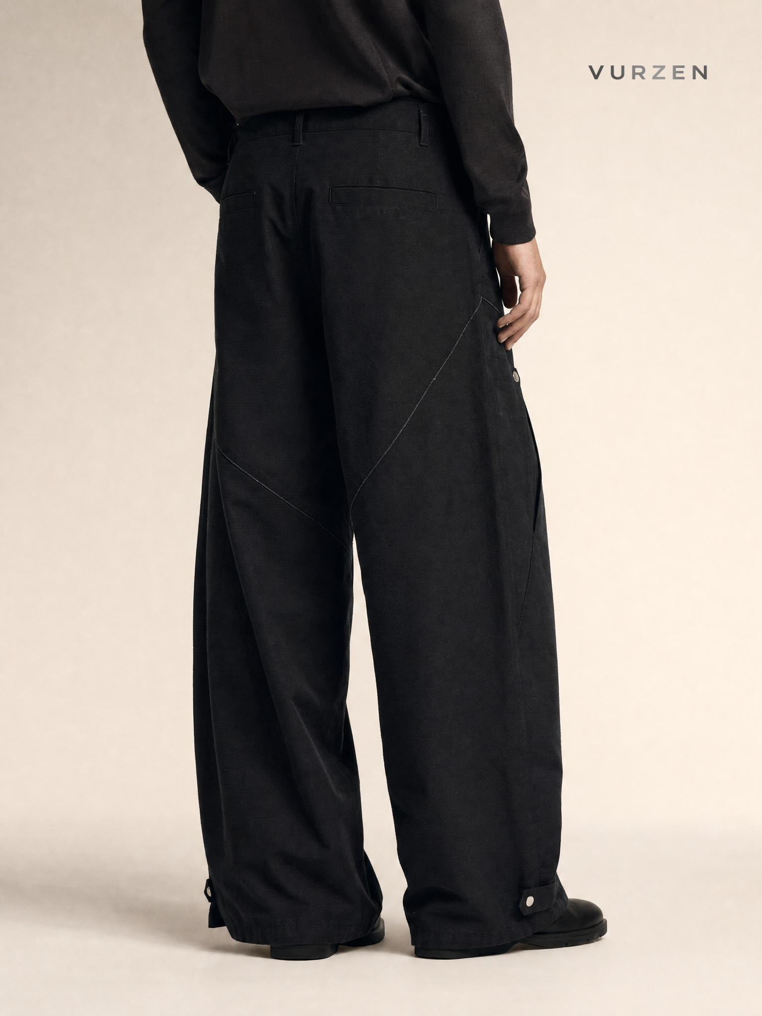 11KN Vintage Straight-Leg Multi-Pocket Cargo Pants detail