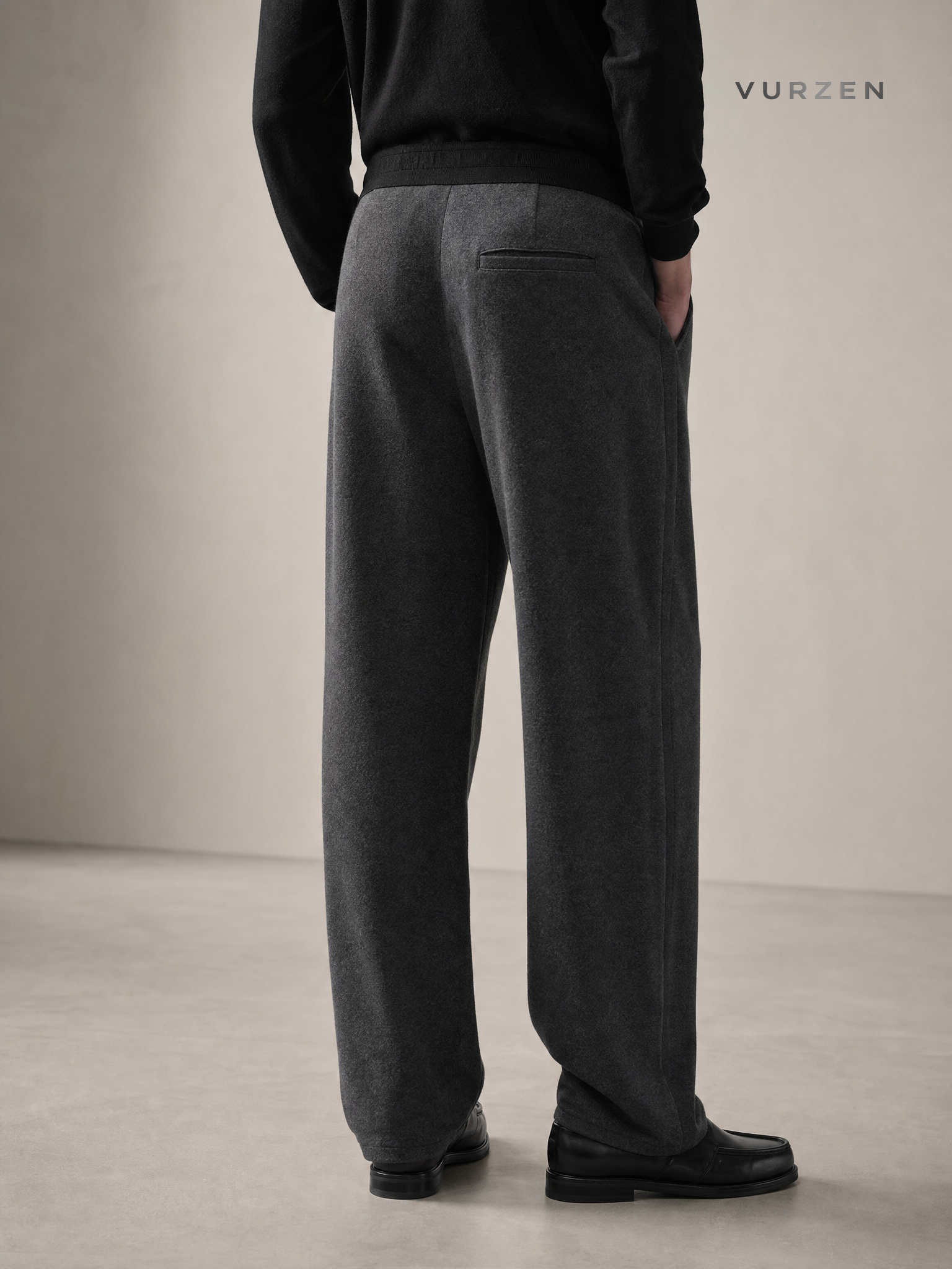 Men’s Minimalist Cotton Blend Relaxed Fit Joggers detail