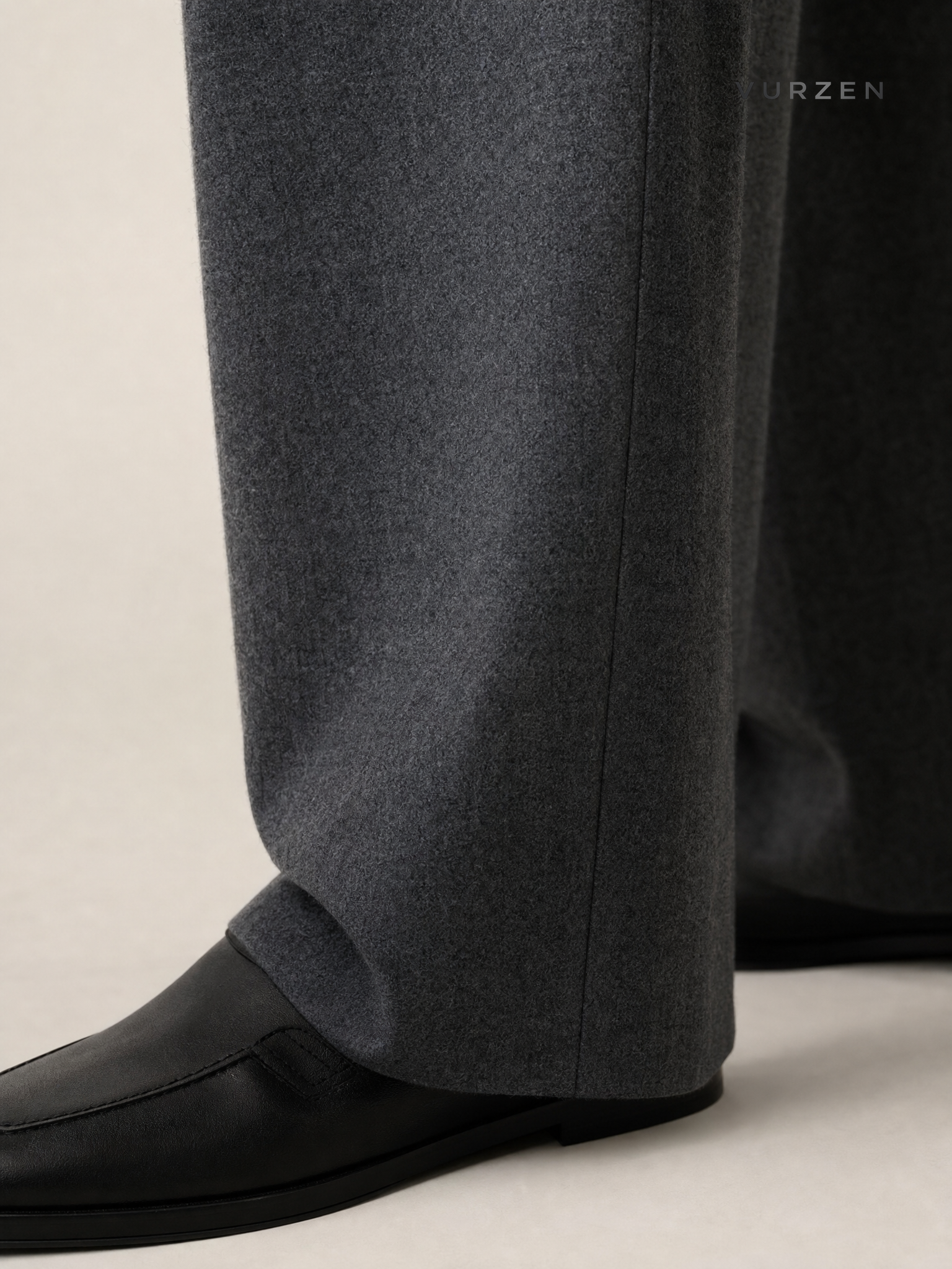 Men’s Minimalist Cotton Blend Relaxed Fit Joggers detail